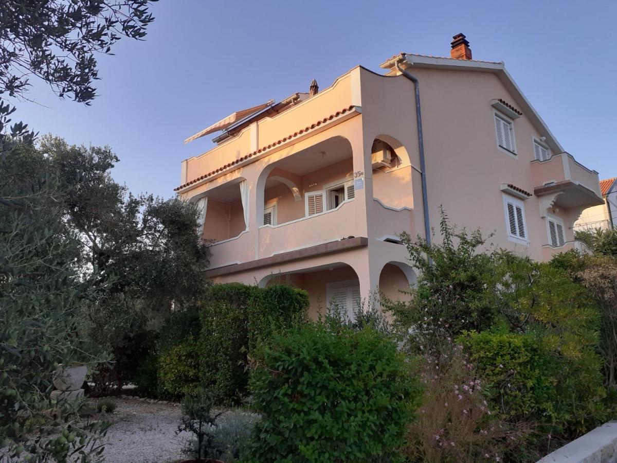 Apartments Marijana Rab Town Exterior foto